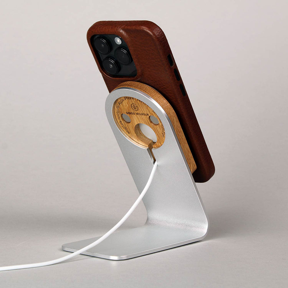 Magsafe Halter aus Aluminium und Holz von GoodWilhelm