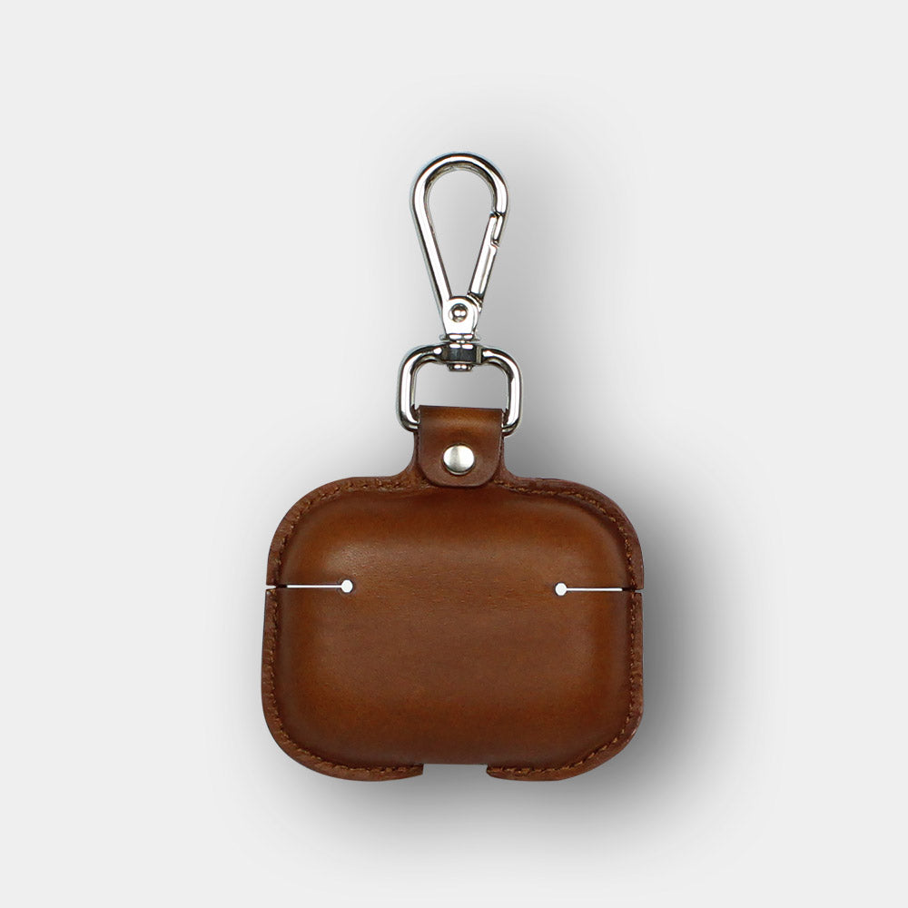 Rückseite der Airpods Hülle aus Leder in Cognac von Goodwilhelm